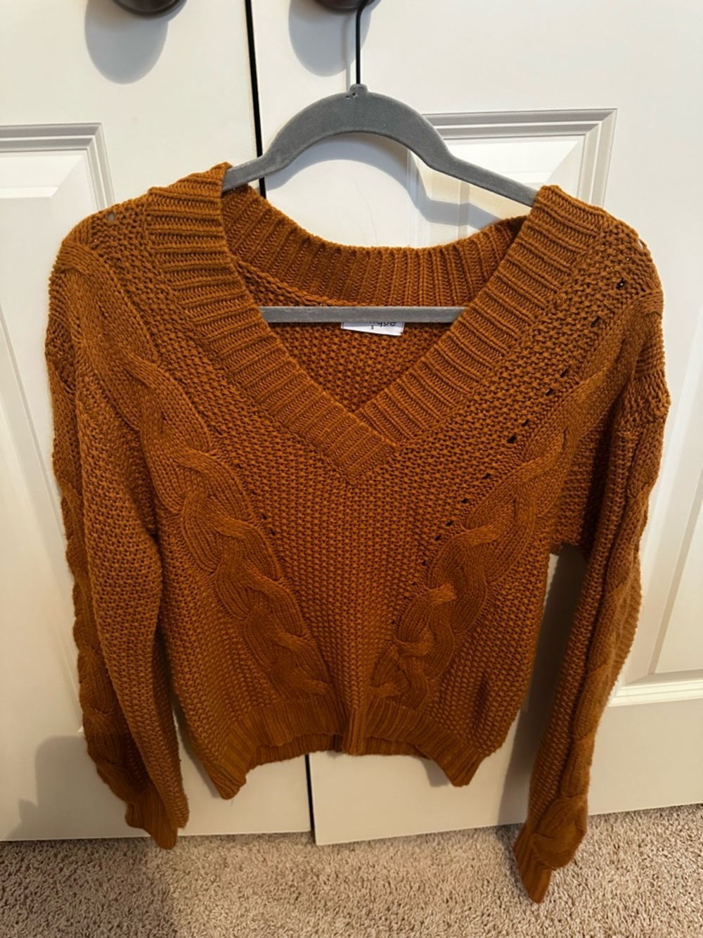 vestique Cable Knit V-Neck Sweater - Rust Brown
